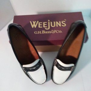 Bass/Weejuns. Penny loafers , Wayfarer/Black and White. size 8